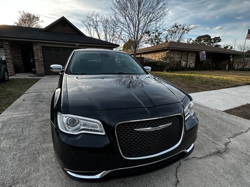 Used 2017 Chrysler 300 C w/ Safetytec Plus Group image 4