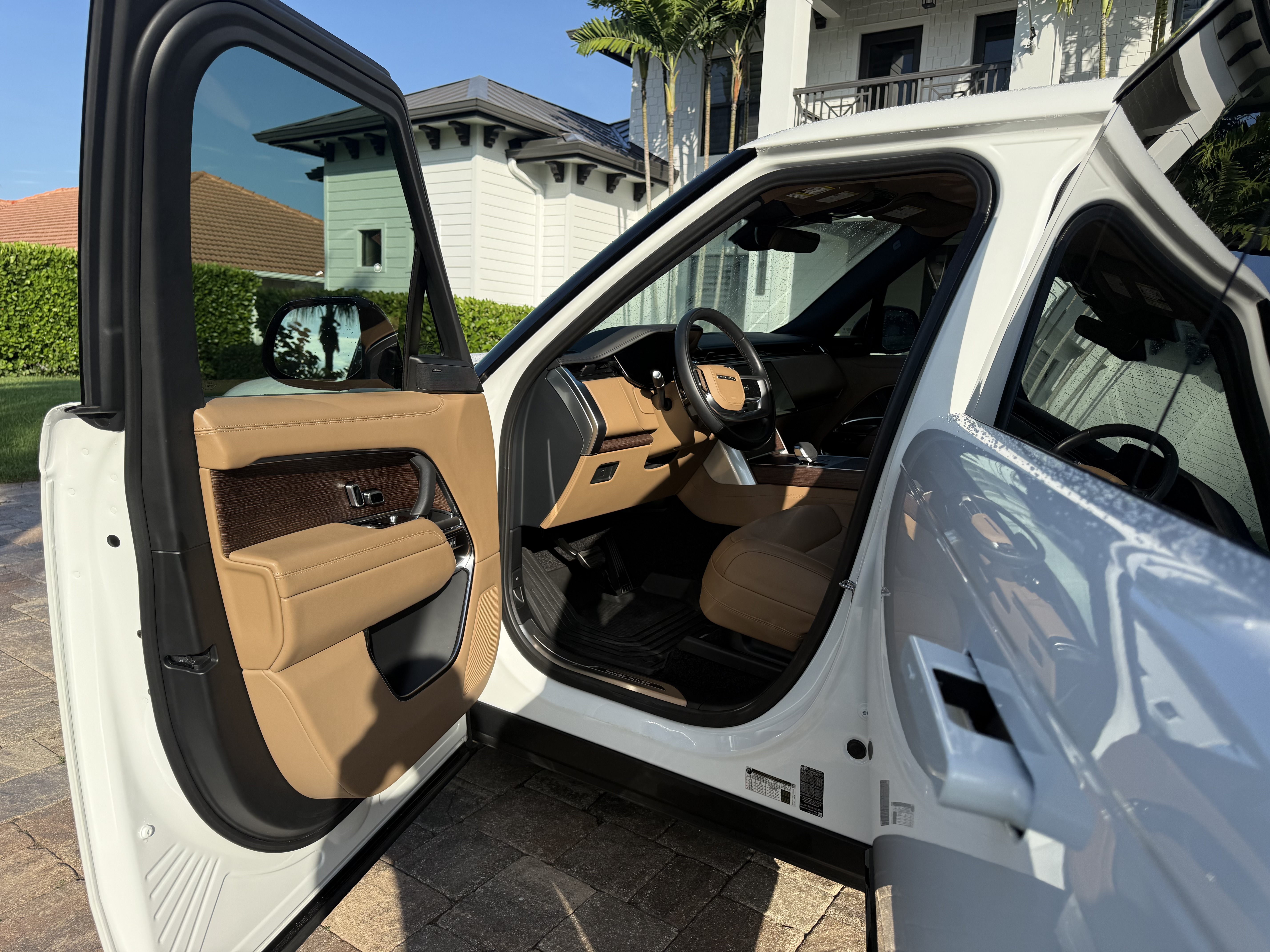 Used 2024 Land Rover Range Rover Long Wheelbase SE AWD/4WD image 18