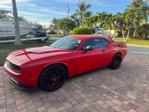 Used 2018 Dodge Challenger R/T Scat Pack RWD image 1