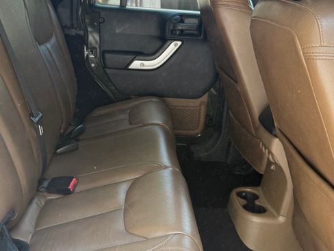 Used 2015 Jeep Wrangler Unlimited Rubicon w/ Connectivity Group image 10