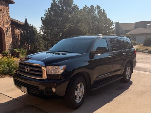 Used 2017 Toyota Sequoia SR5 w/ Premium Package AWD/4WD image 12