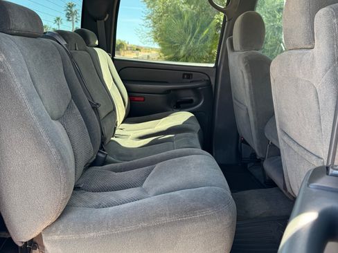 Used 2004 Chevrolet Silverado 2500 LS w/ Heavy-Duty Power Package image 14