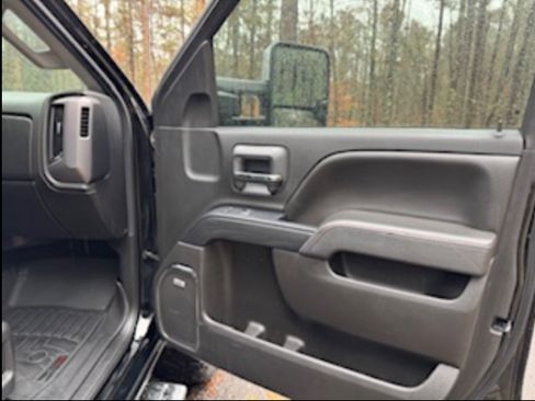 Used 2016 GMC Sierra 2500 SLT w/ All-Terrain HD Package image 9