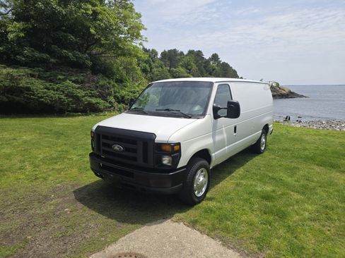 Used 2014 Ford E-150 and Econoline 150 w/ Power Group image 4