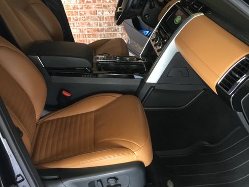 Used 2018 Land Rover Discovery HSE Luxury image 6