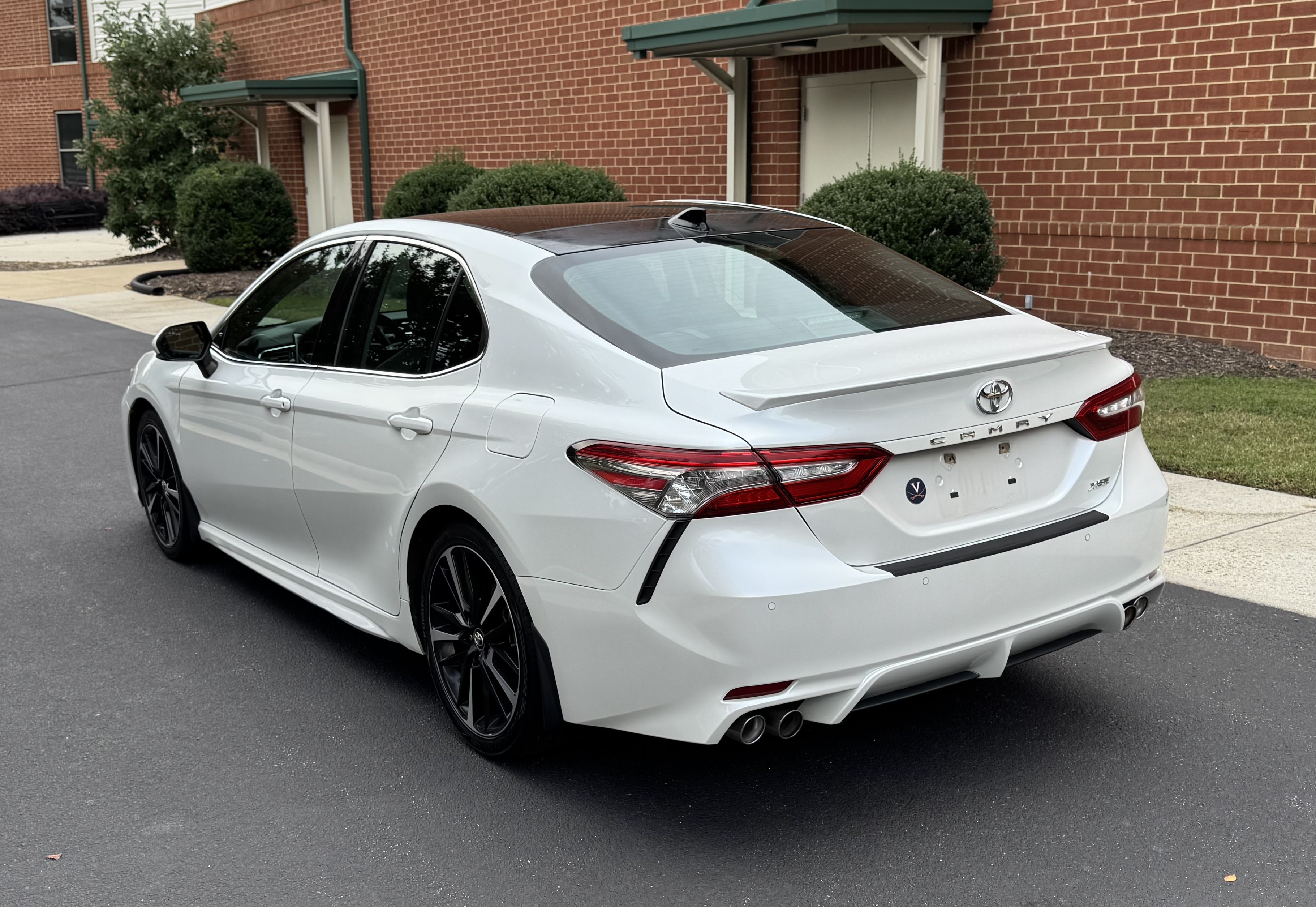 Used 2018 Toyota Camry XSE FWD image 2