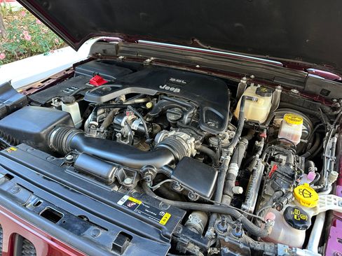 Used 2021 Jeep Wrangler Sport image 14