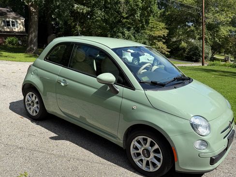 Used 2017 FIAT 500 Pop FWD image 1