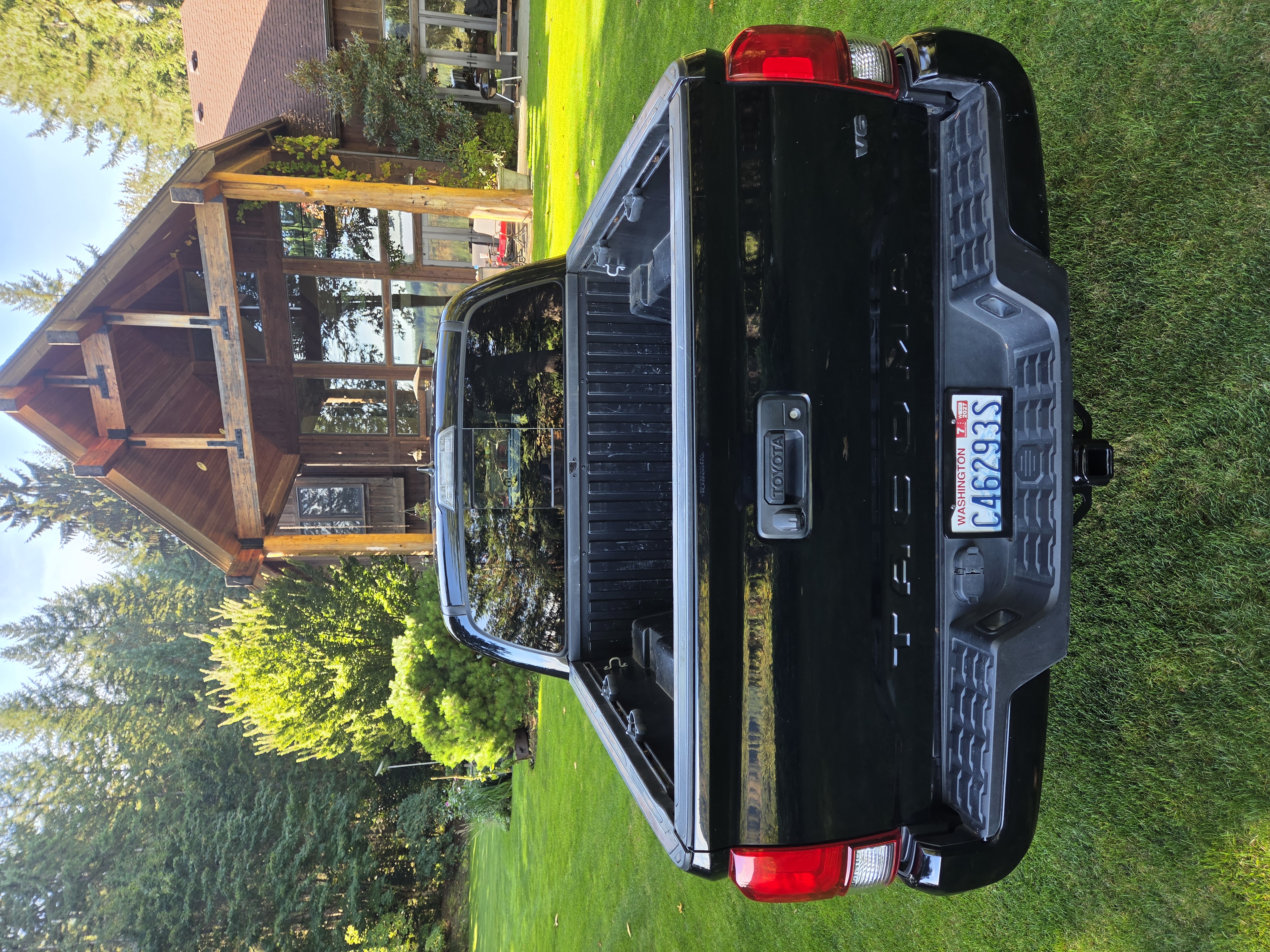 Used 2019 Toyota Tacoma TRD Sport AWD/4WD image 5