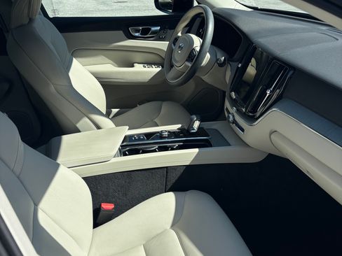 Used 2025 Volvo XC60 B5 Plus w/ Climate Package image 8