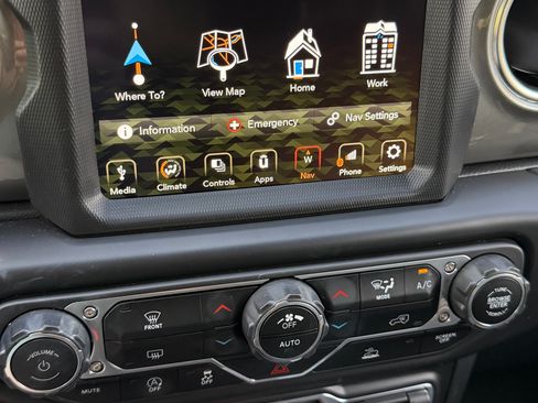 Used 2023 Jeep Wrangler Unlimited Sahara image 14