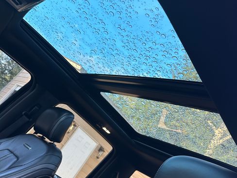 Used 2015 Ford F150 Platinum w/ Equipment Group 701A Luxury image 21