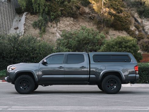 Used 2016 Toyota Tacoma TRD Sport w/ Towing Package RWD image 5
