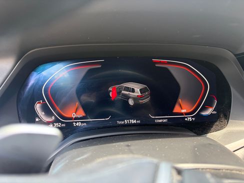 Used 2022 BMW X7 xDrive40i w/ Luxury Seating Package image 11