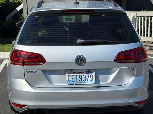 Used 2016 Volkswagen Golf Limited Edition image 6