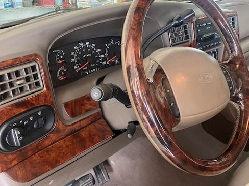 Used 2001 Ford Excursion Limited image 9