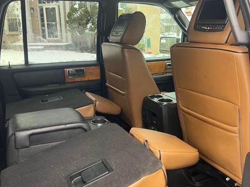 Used 2012 Lincoln Navigator L 4WD image 8