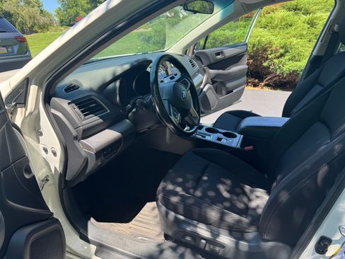 Used 2015 Subaru Legacy 2.5i Premium AWD/4WD image 5