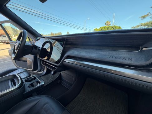 Used 2022 Rivian R1T Launch Edition AWD/4WD image 9