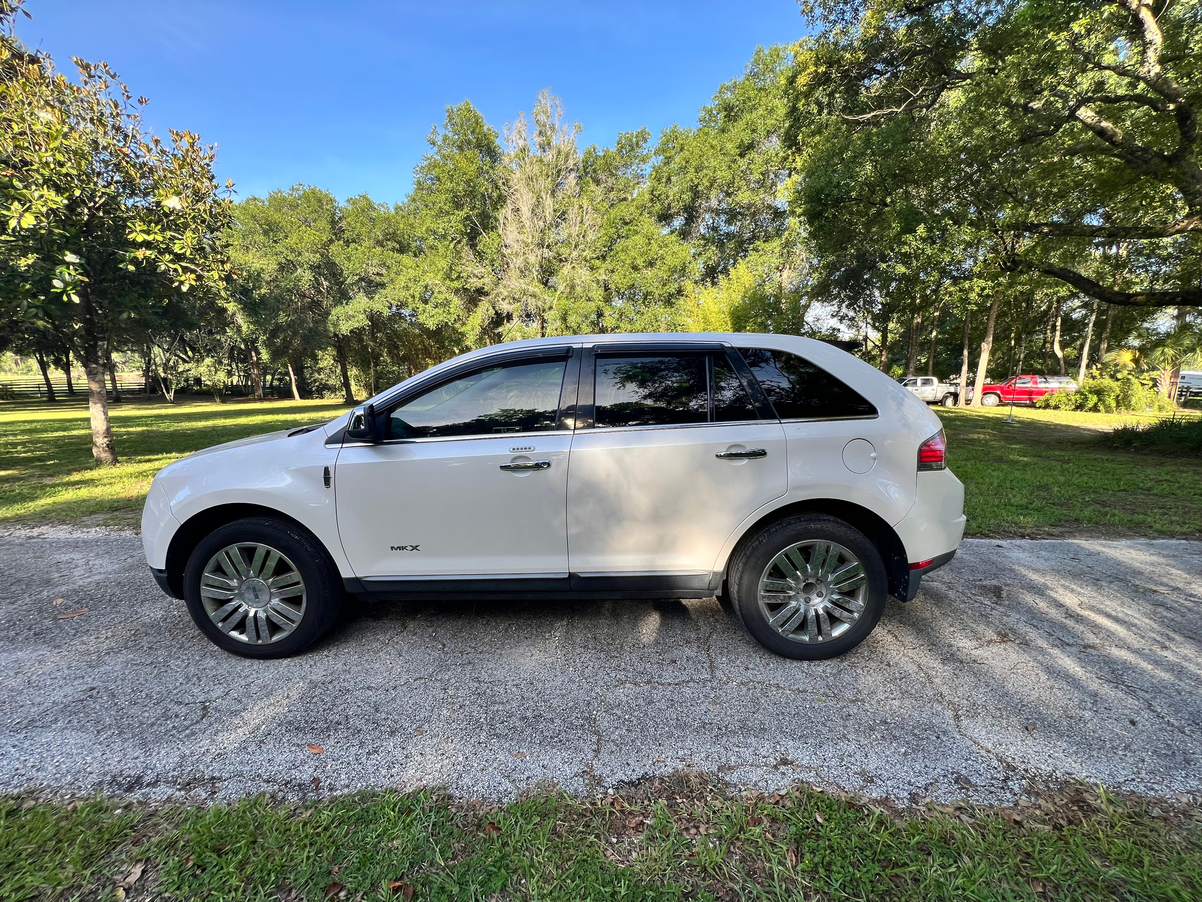 Used 2010 Lincoln MKX 2WD image 1