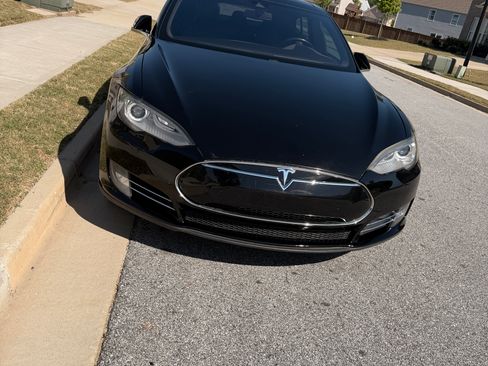 Used 2015 Tesla Model S 85D AWD/4WD image 2