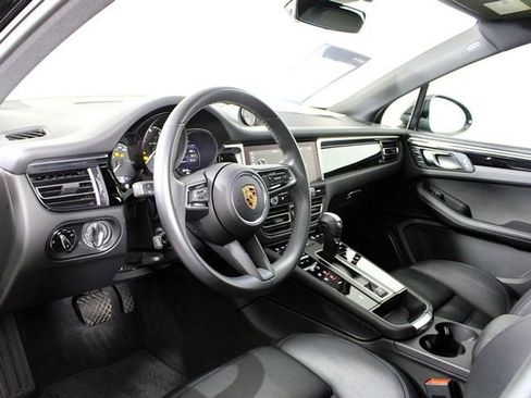Used 2024 Porsche Macan image 5