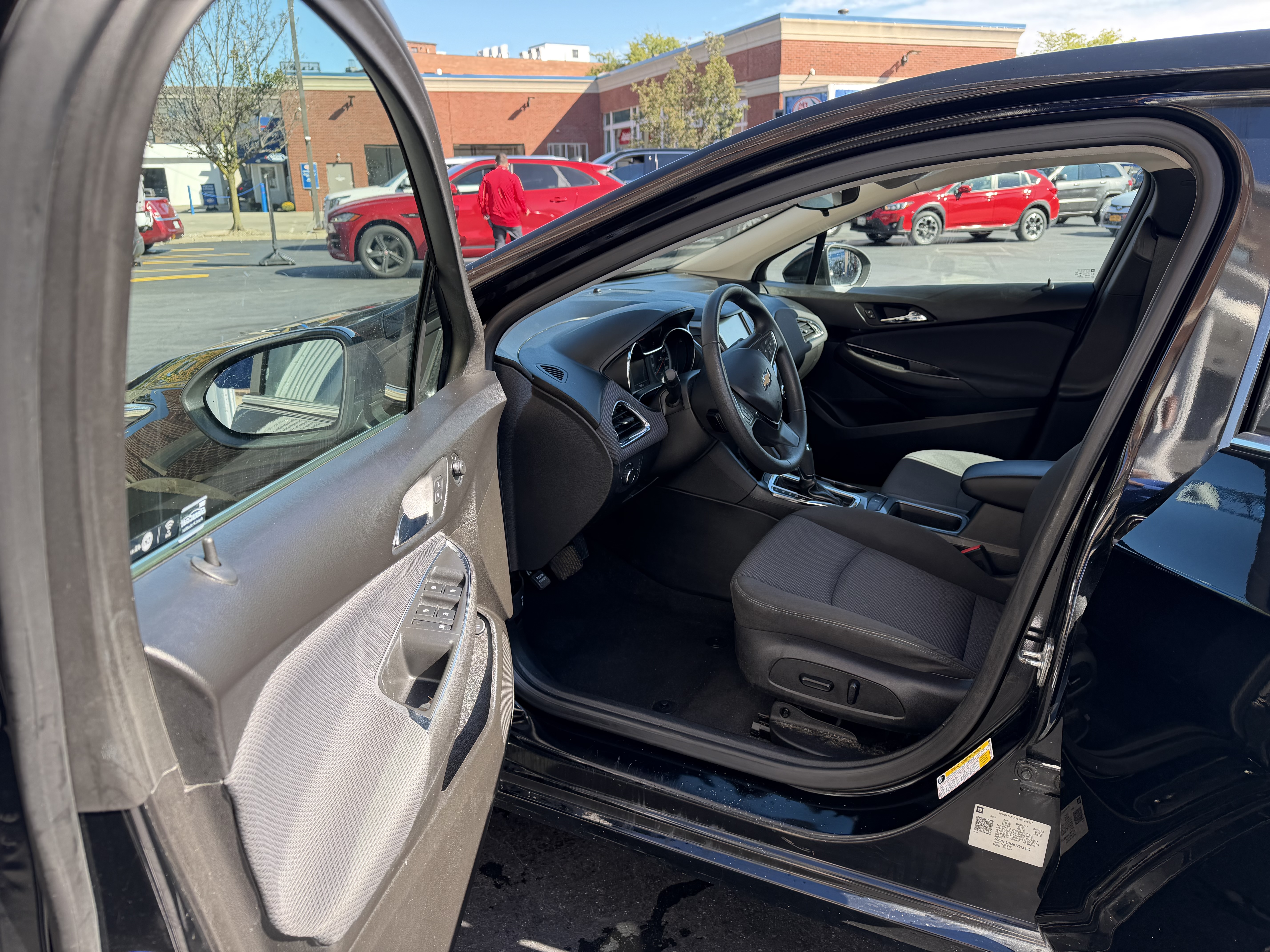 Used 2018 Chevrolet Cruze LT w/ Convenience Package FWD image 15