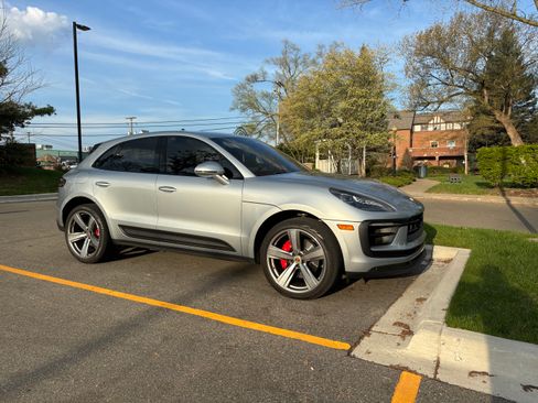 Used 2024 Porsche Macan S AWD/4WD image 1