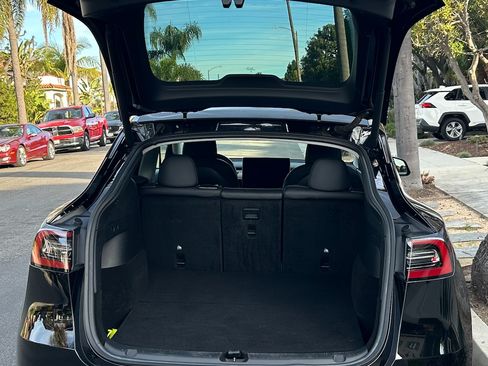 Used 2021 Tesla Model Y Long Range image 8