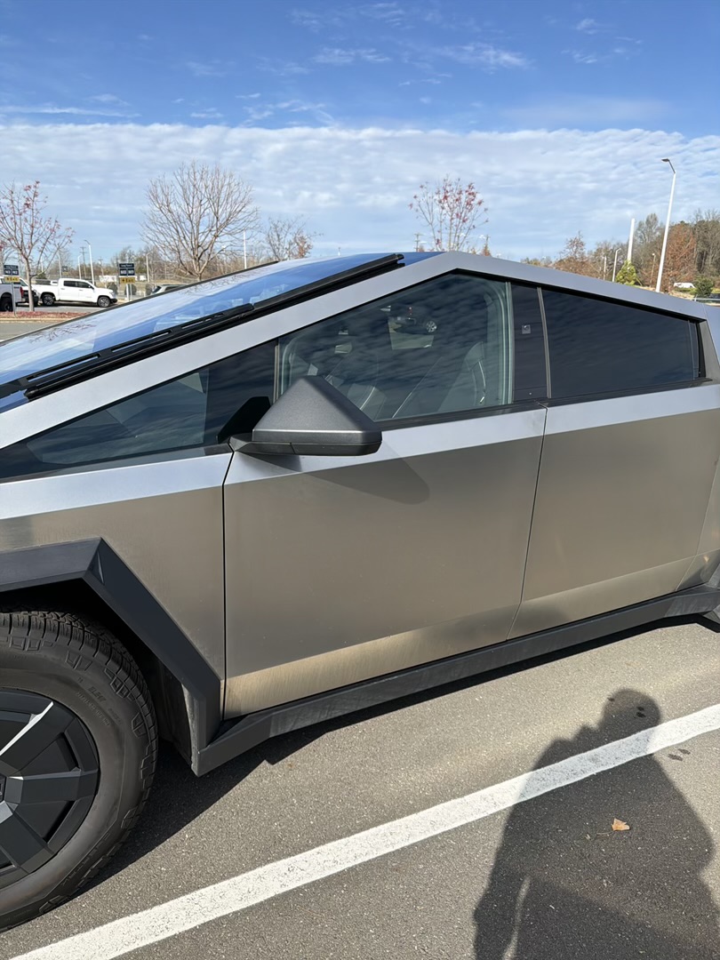 Used 2025 Tesla Cybertruck AWD Crew Cab image 11