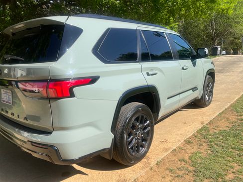 Used 2024 Toyota Sequoia Platinum image 6