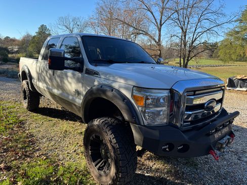 Used 2016 Ford F250 Lariat w/ Lariat Ultimate Package image 4