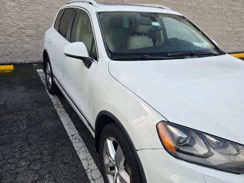 Used 2014 Volkswagen Touareg TDI image 2