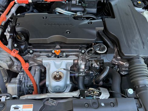 Used 2022 Honda Accord Touring image 2