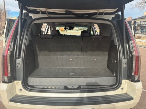 Used 2015 Cadillac Escalade Luxury image 19