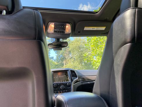 Used 2017 Jeep Grand Cherokee Overland AWD/4WD image 14
