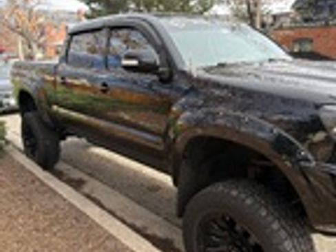 Used 2014 Toyota Tacoma 4x4 Double Cab image 2