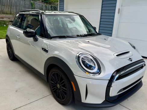Used 2023 MINI Cooper SE FWD image 1