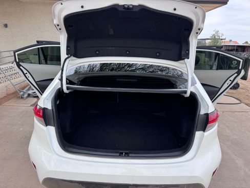 Used 2021 Toyota Corolla LE FWD image 10