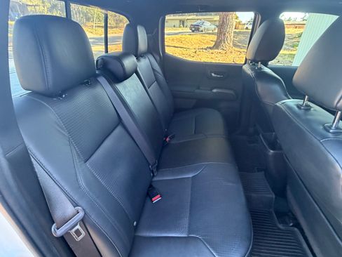 Used 2023 Toyota Tacoma TRD Off-Road w/ TRD Premium Off Road Package AWD/4WD image 15