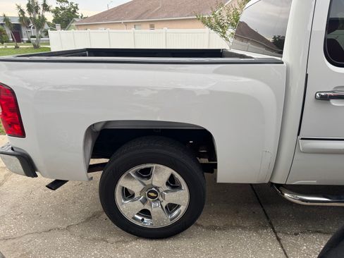 Used 2010 Chevrolet Silverado 1500 LT w/ Texas Edition RWD image 4