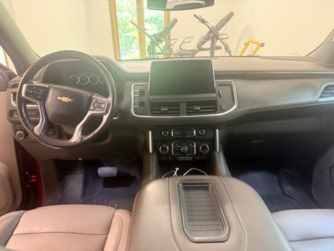 Used 2021 Chevrolet Suburban LT w/ LT Signature Package AWD/4WD image 12