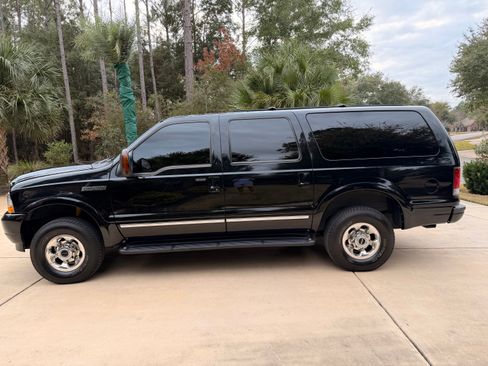 Used 2004 Ford Excursion Limited image 9