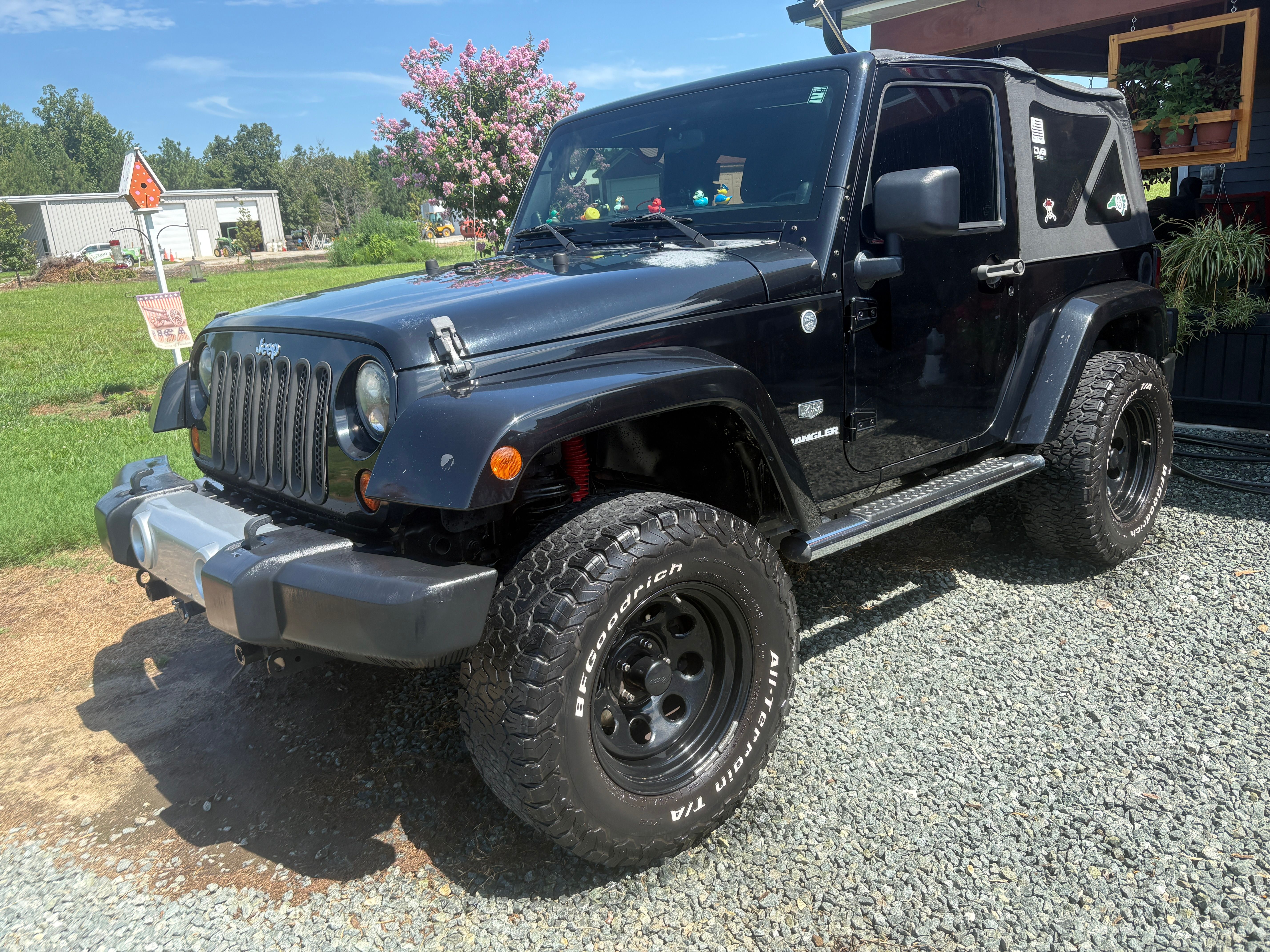 Used 2011 Jeep Wrangler Sahara w/ Connectivity Group AWD/4WD image 2