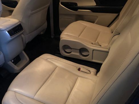 Used 2015 Toyota Highlander XLE image 27