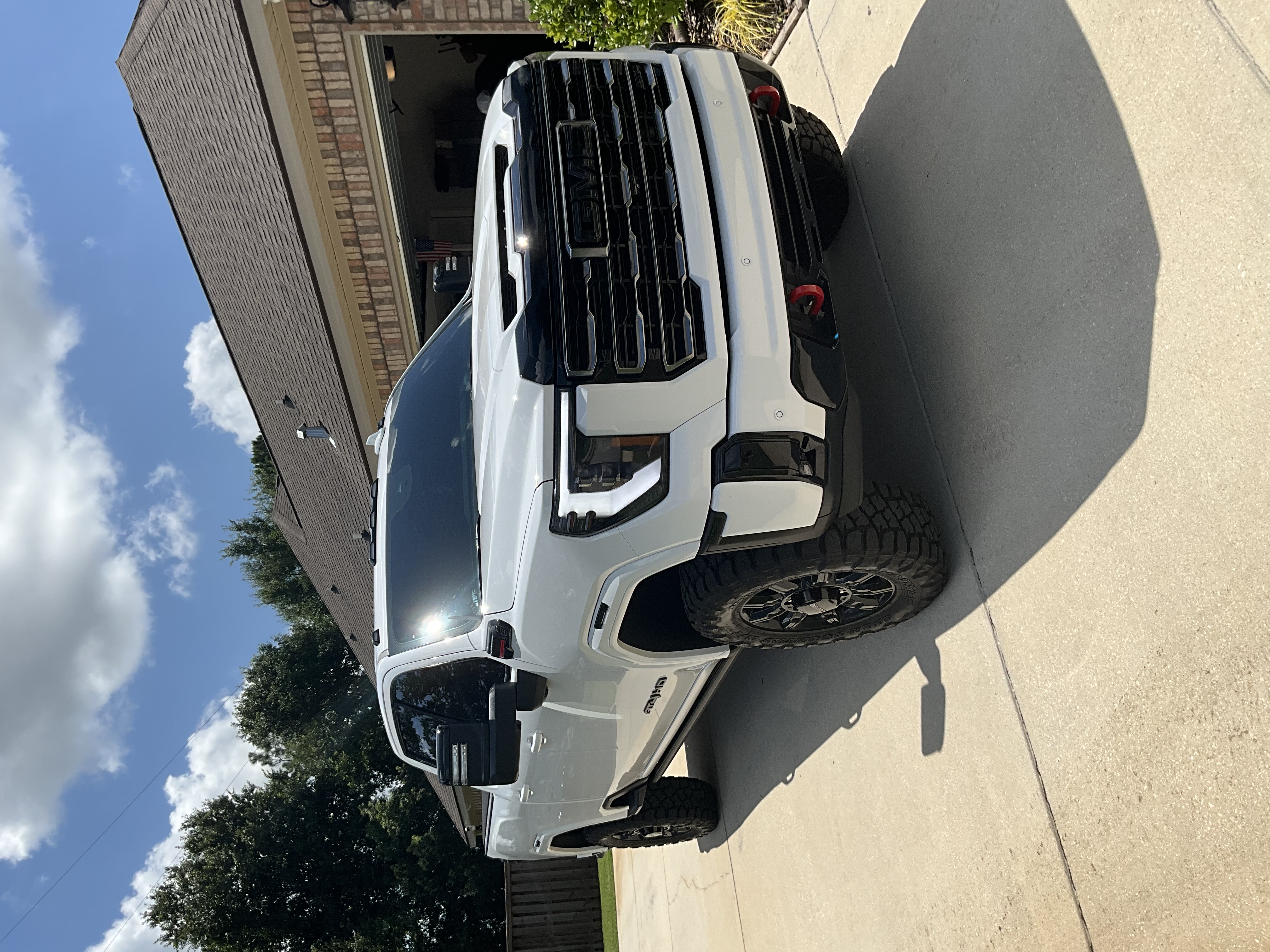 Used 2025 GMC Sierra 2500 AT4 w/ AT4 Premium Plus Package AWD/4WD image 4