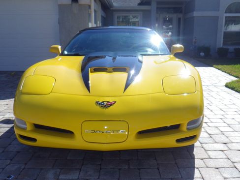 Used 2002 Chevrolet Corvette Coupe w/ Preferred Equipment Group2 image 2