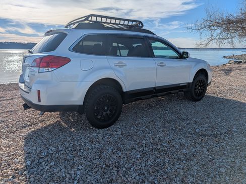 Used 2010 Subaru Outback 3.6R Limited w/ Popular Equipment Group 2A image 4