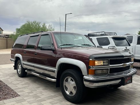 Used 1997 Chevrolet Suburban 4WD w/ Preferred Equipment Group 2 image 6