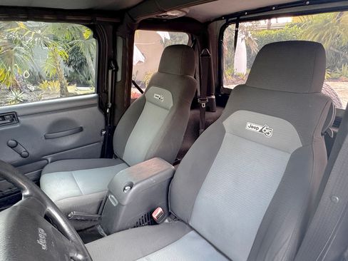 Used 2006 Jeep Wrangler X w/ Jeep 65th Anniversary Edition image 13